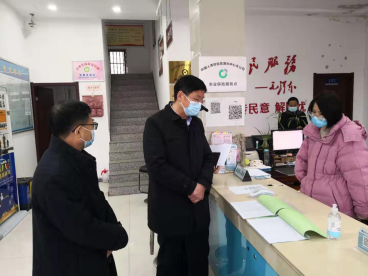 区委副书记鲁先贵督导疫情防控工作